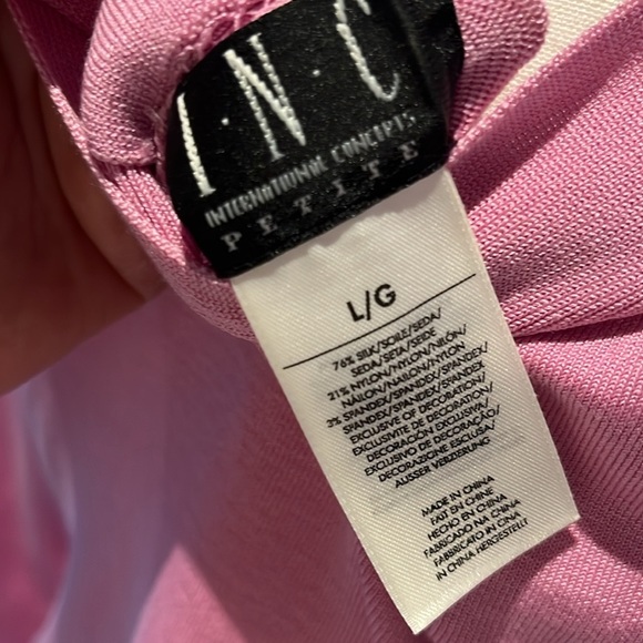 Soft silk 76% Off shoulder or on shoulder V neck top v neck in back also - Picture 4 of 4